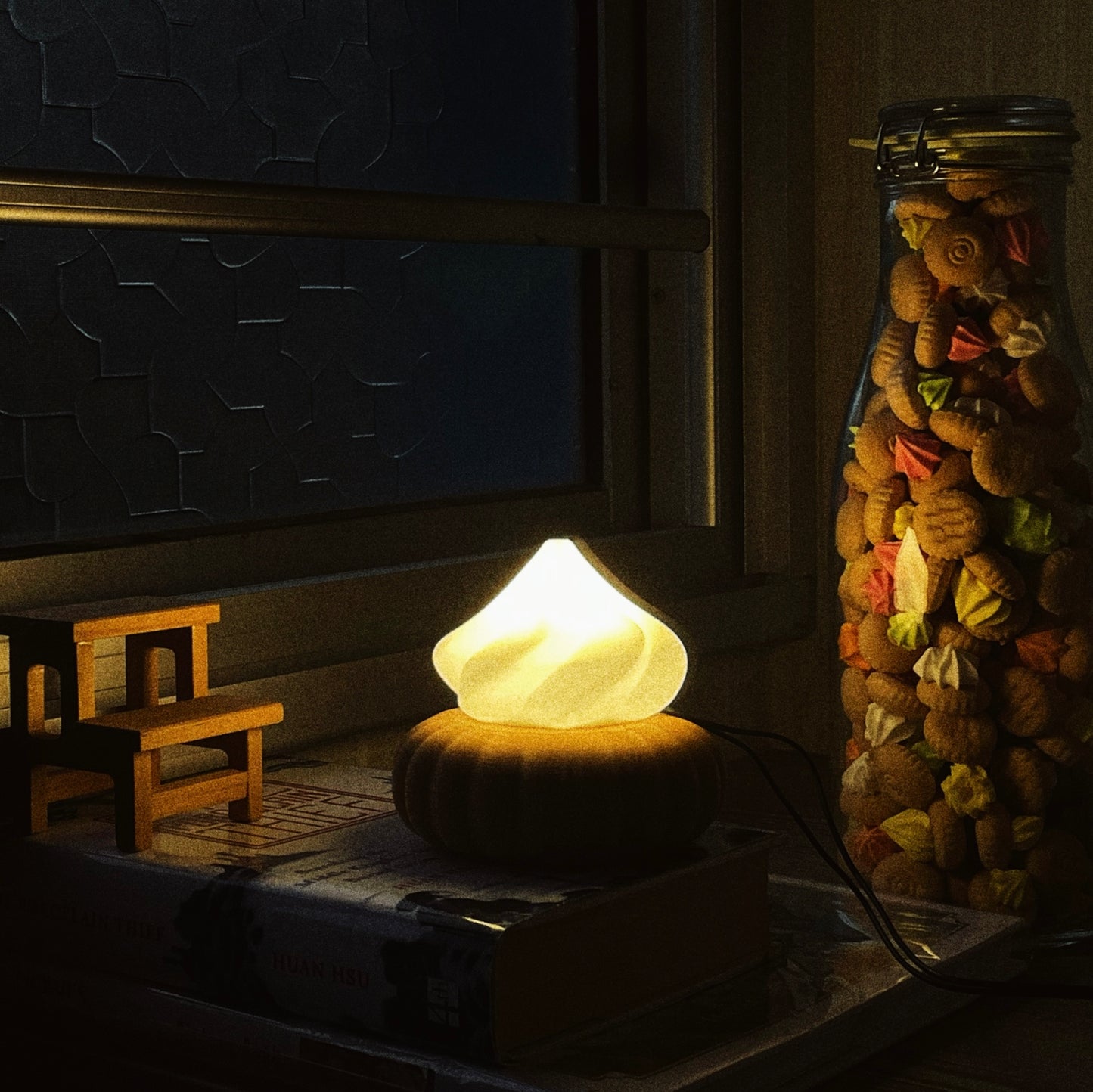 Wired Gem Biscuit Lamp